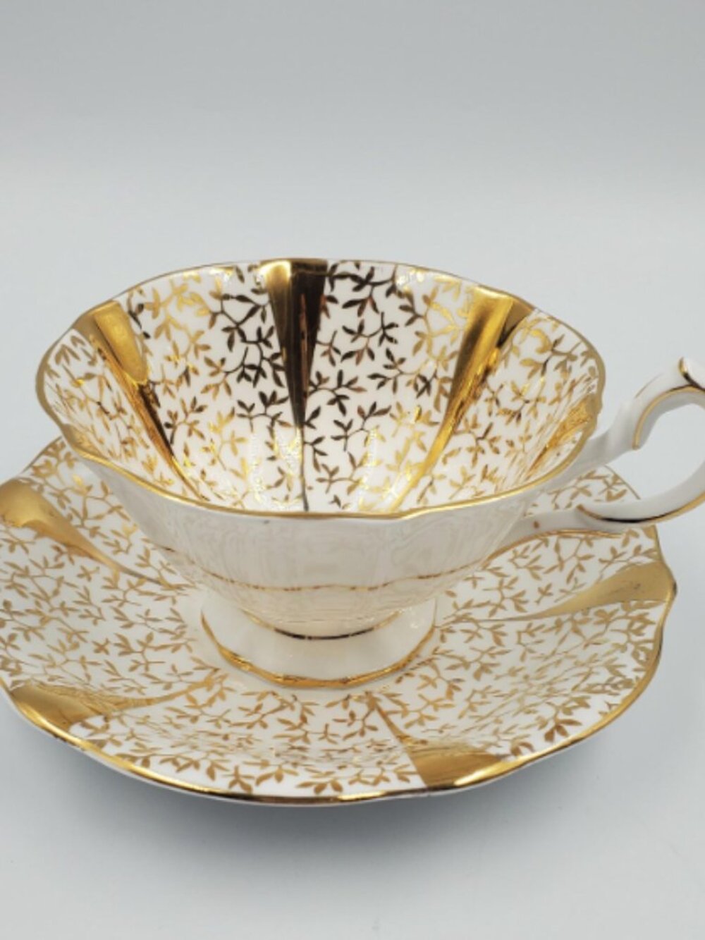 Queen Anne Gold Lace Tea Cup - NO Blemishes